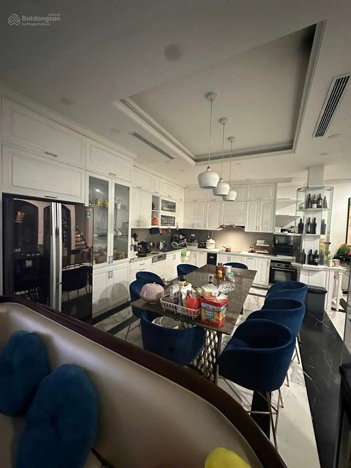 Tôi cần bán gấp căn nhà tập thể mặt phố thái thịnh  đống đa hà nội . hơn 3 tỷ lô góc  sổ đỏ đẹp