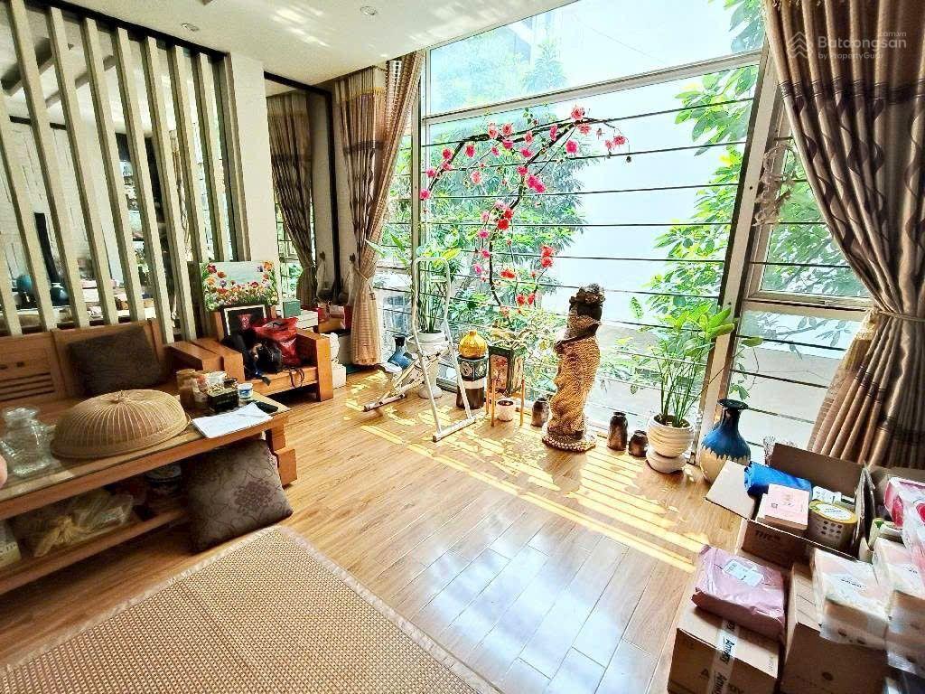 Siêu đẹpmỗ laohà đông.phân lôvỉa hè 50m2,5 tầng,mt 5m.giá 18.3 tỷ
