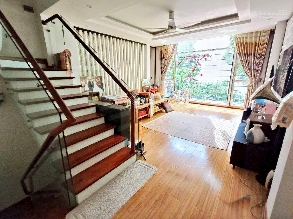 Siêu đẹpmỗ laohà đông.phân lôvỉa hè 50m2,5 tầng,mt 5m.giá 18.3 tỷ