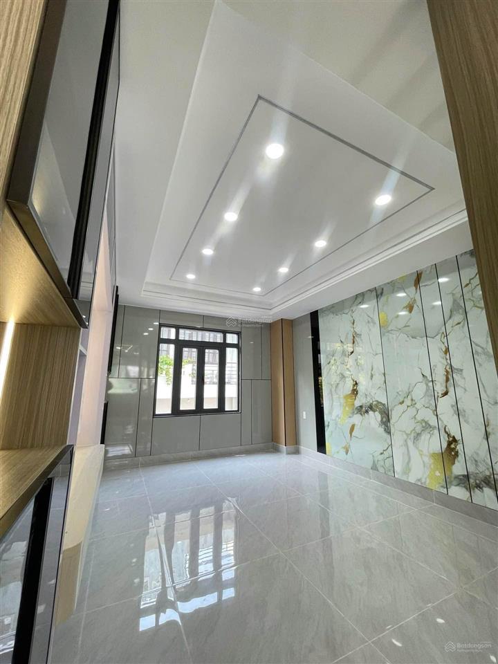 Nhà mới xây 5 tầng 2 mặt tiền trước sau xe hơi vào nhà. kinh doanh tốt