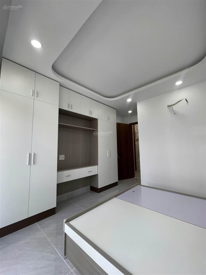 Nhà mới xây 5 tầng 2 mặt tiền trước sau xe hơi vào nhà. kinh doanh tốt