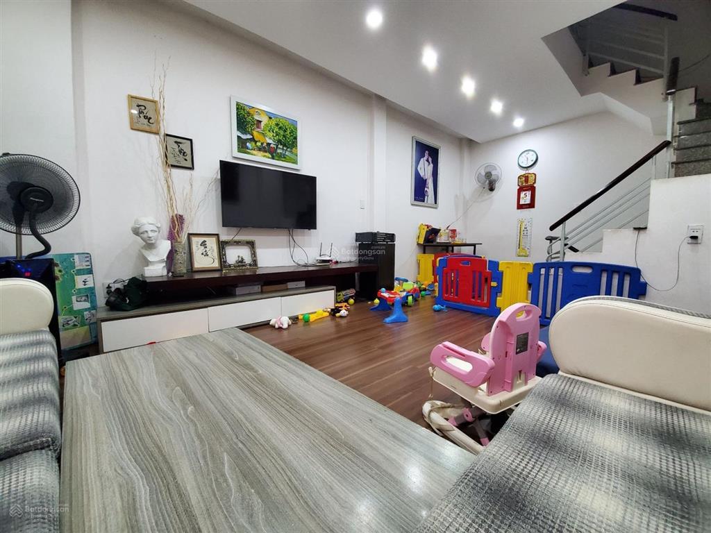 Mặt tiền đường  4 tầng kinh doanh. sát lê thúc hoạch tân phú  nhỉnh 4 tỷ