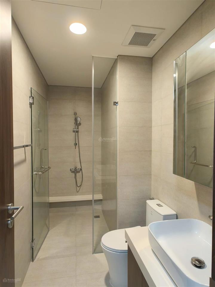 Cho thuê căn hộ 2pn 2wc nội thất cơ bản, có rèm the infiniti quận 7, giá chỉ 20tr/tháng