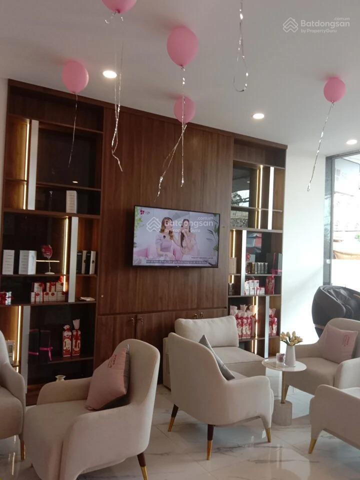 Nhà phố trung tâm đồng hới  sân rộng đỗ xe  mở showroom, pgd ngân hàng cực hiếm
