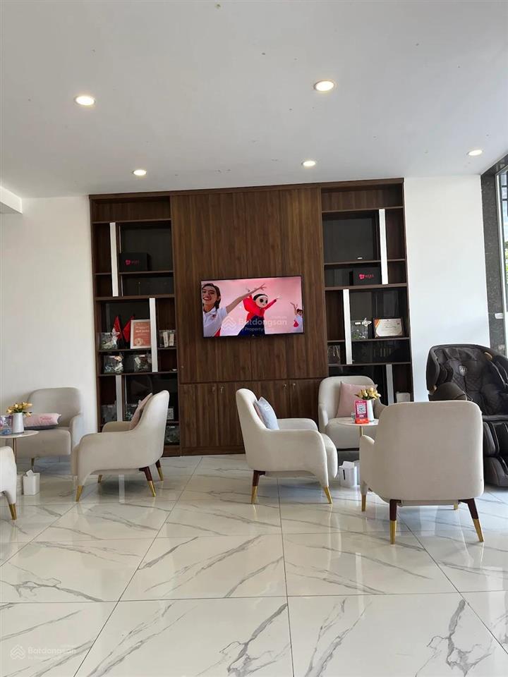 Nhà phố trung tâm đồng hới  sân rộng đỗ xe  mở showroom, pgd ngân hàng cực hiếm