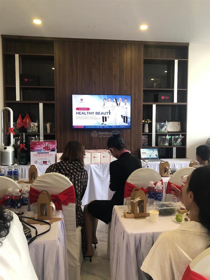 Nhà phố trung tâm đồng hới  sân rộng đỗ xe  mở showroom, pgd ngân hàng cực hiếm
