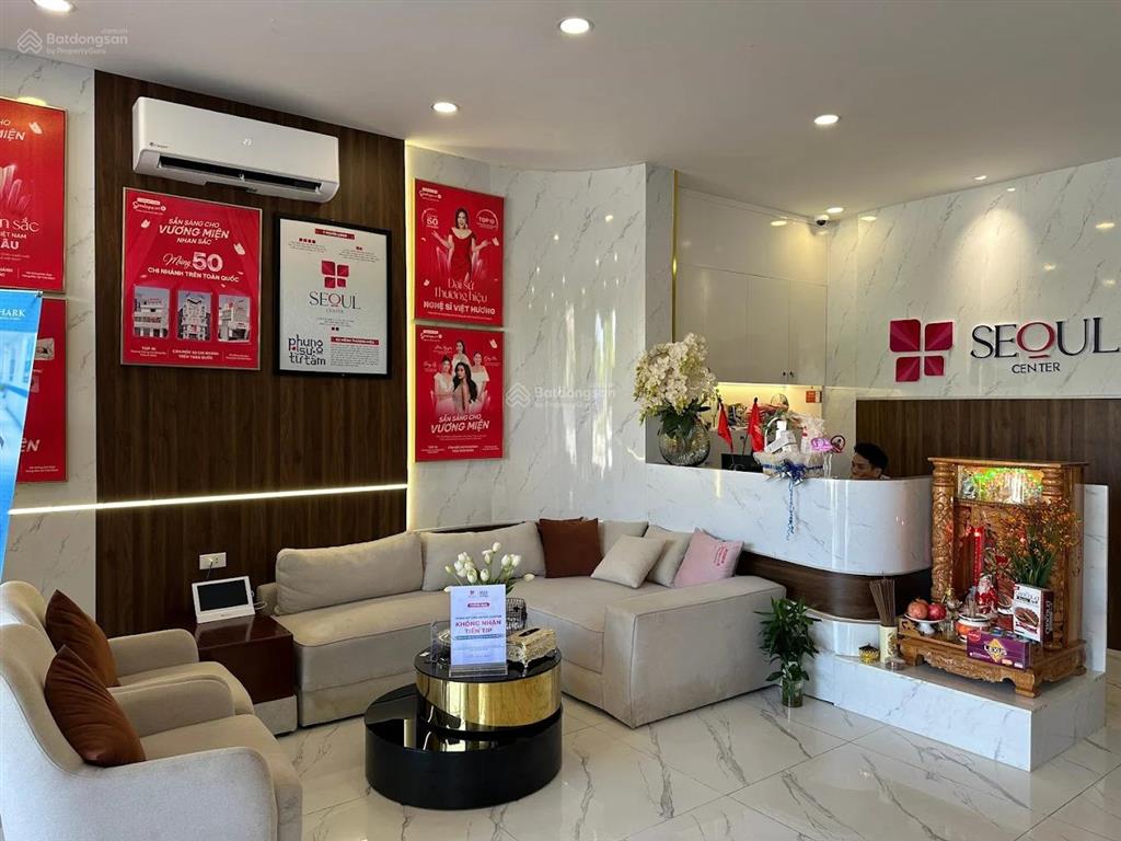 Nhà phố trung tâm đồng hới sân rộng đỗ xe mở showroom, pgd ngân hàng cực hiếm