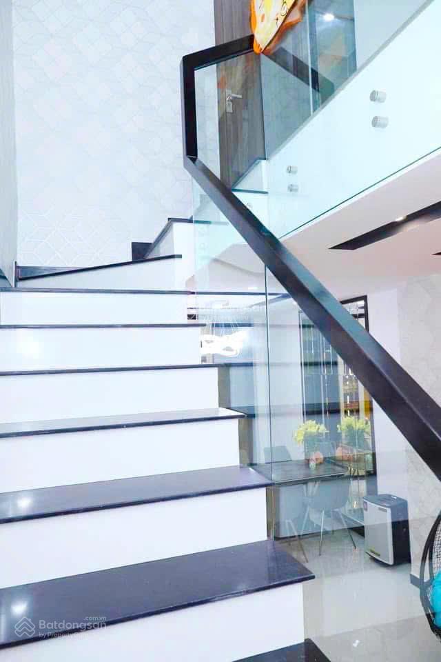 Hẻm 6m xe hơi, dt 65m2, 3 tầng đúc đẹp ở ngay, đường trần quang cơ, vip tân phú, giá chỉ có 5,9 tỷ