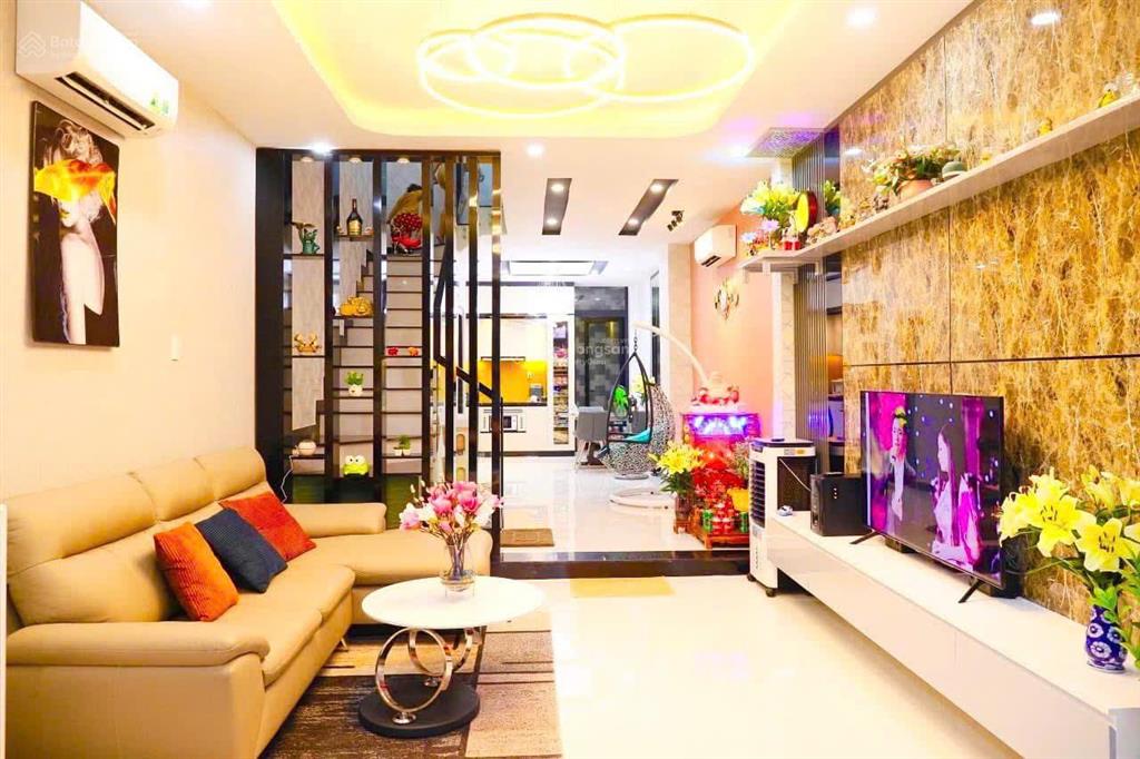 Hẻm 6m xe hơi, dt 65m2, 3 tầng đúc đẹp ở ngay, đường trần quang cơ, vip tân phú, giá chỉ có 5,9 tỷ