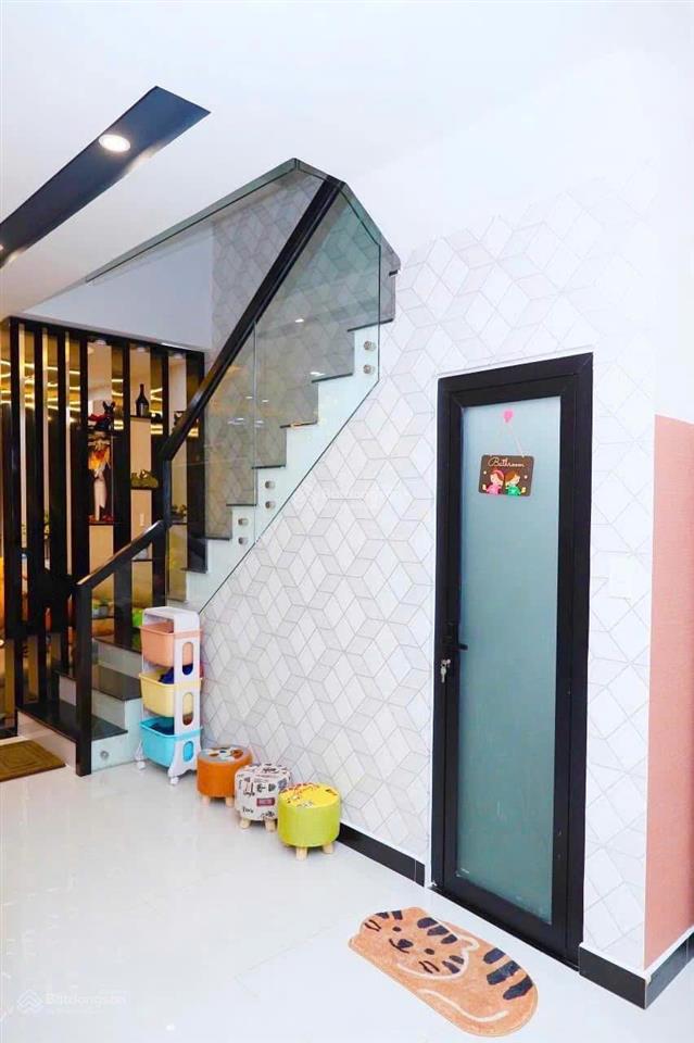 Hẻm 6m xe hơi, dt 65m2, 3 tầng đúc đẹp ở ngay, đường trần quang cơ, vip tân phú, giá chỉ có 5,9 tỷ