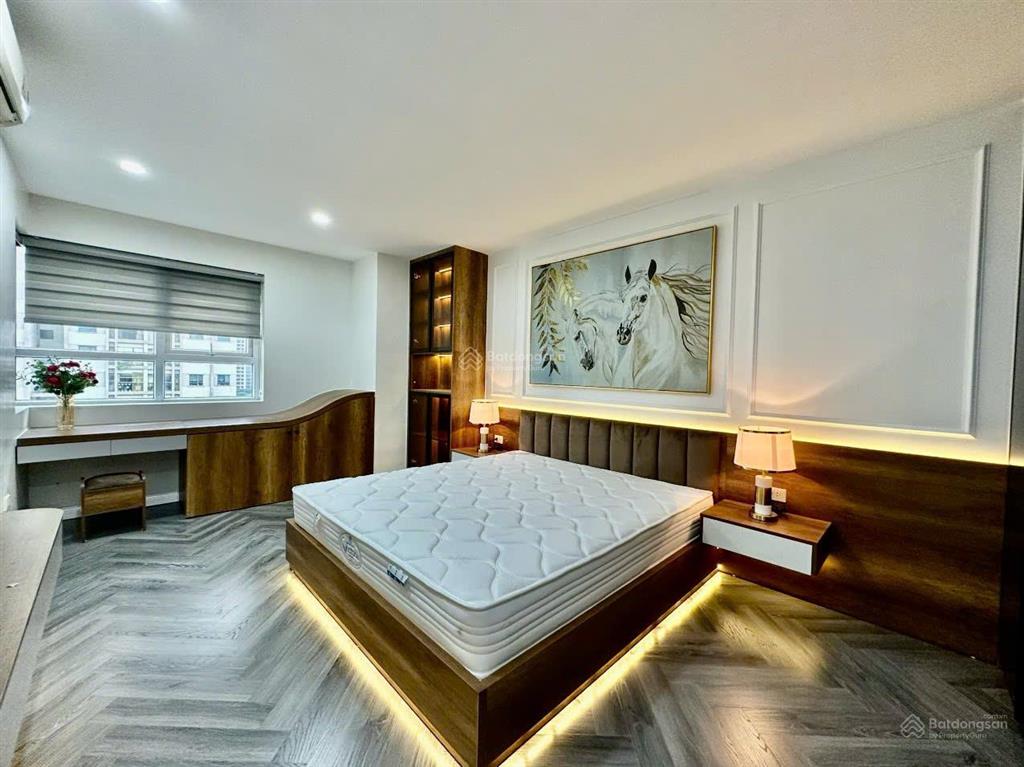 Tôi chính chủ cần bán gấp căn góc 4pn dt 167m2, tầng 28 dự án diamond flower tower