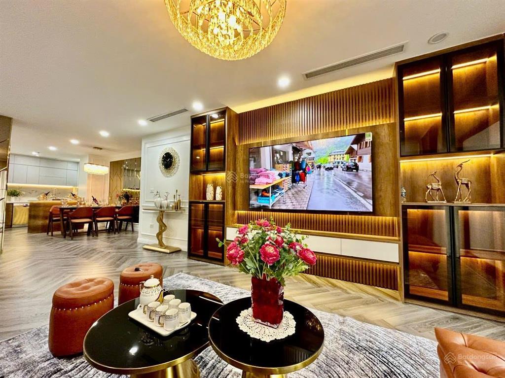 Tôi chính chủ cần bán gấp căn góc 4pn dt 167m2, tầng 28 dự án diamond flower tower