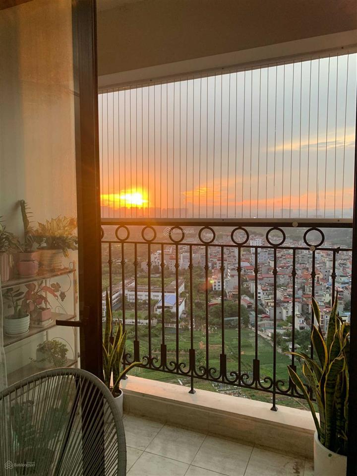 Gia đình chủ hộ nhờ bán gấp căn chung cư tầng 23 77m2, 2pn, 2vs, tại b2 roman plaza