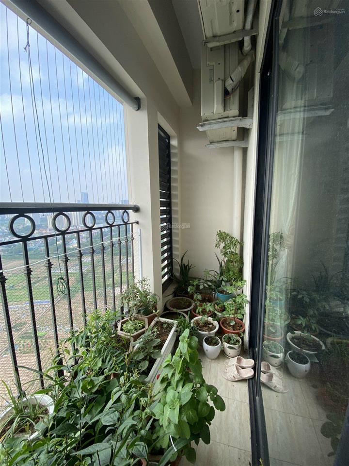 Gia đình chủ hộ nhờ bán gấp căn chung cư tầng 23 77m2, 2pn, 2vs, tại b2 roman plaza