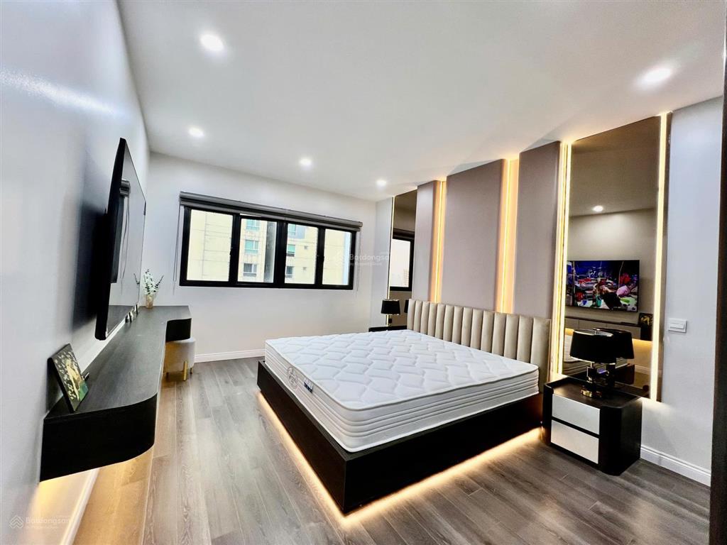 Vợ chồng em bán chcc diamond flower tower 122m2 3 ngủ tầng 19 ban công đn giá thị trường