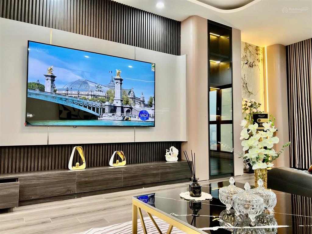 Vợ chồng em bán chcc diamond flower tower 122m2 3 ngủ tầng 19 ban công đn giá thị trường