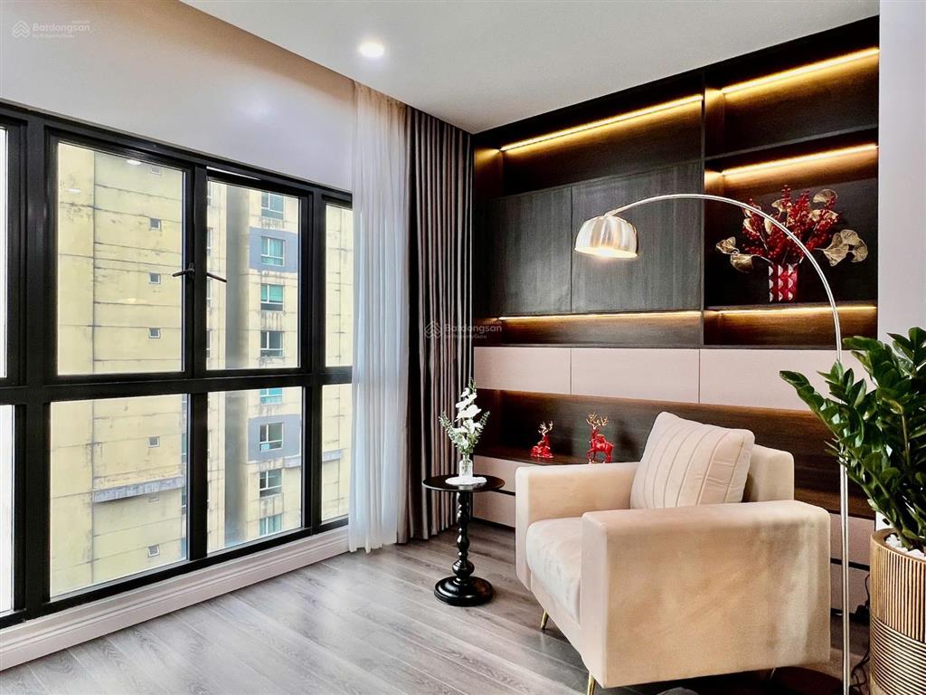 Vợ chồng em bán chcc diamond flower tower 122m2 3 ngủ tầng 19 ban công đn giá thị trường