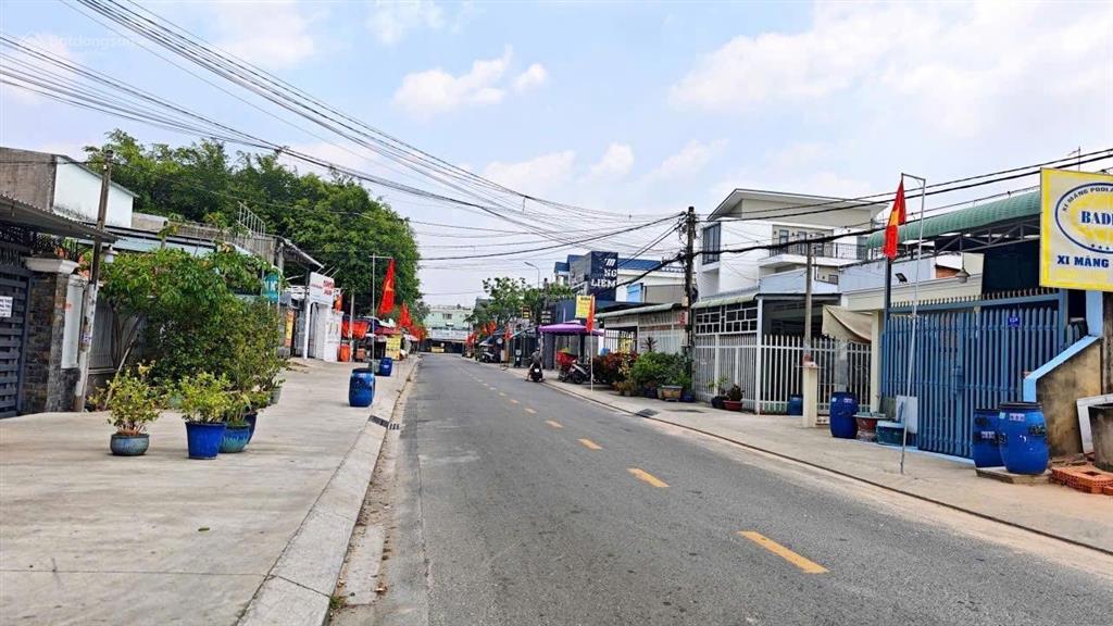 Đất đẹp  giá đẹp, toạ lạc mt nhữ tiến hiến, tt củ chi  sổ hồng riêng  công chứng ngay