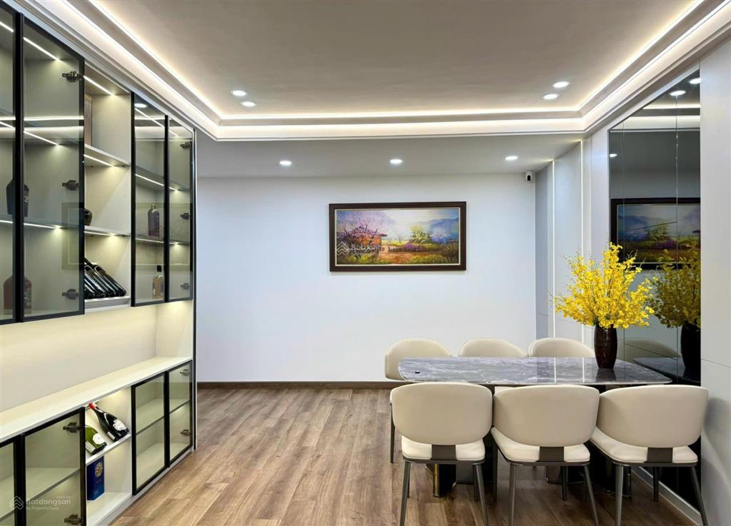 Chung cư ngoại giao đoàn 130m , full rất đẹp, giá đầu tư