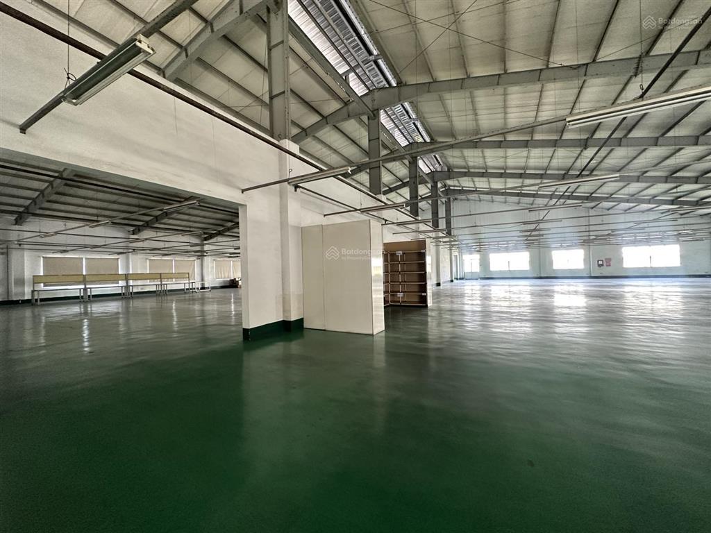 Cho thuê xưởng 2400m  100 triệu hóc môn, nền epoxy, pccc tự động