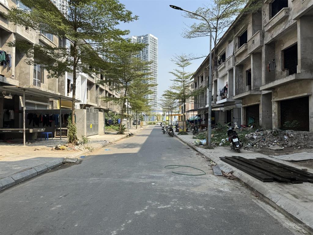 24 tỷ (rẻ hơn thị trường 3 tỷ). chủ gửi bán gấp lk 130.7m ngang rộng 6.6m. giá đặt cọc ngay 24 tỷ