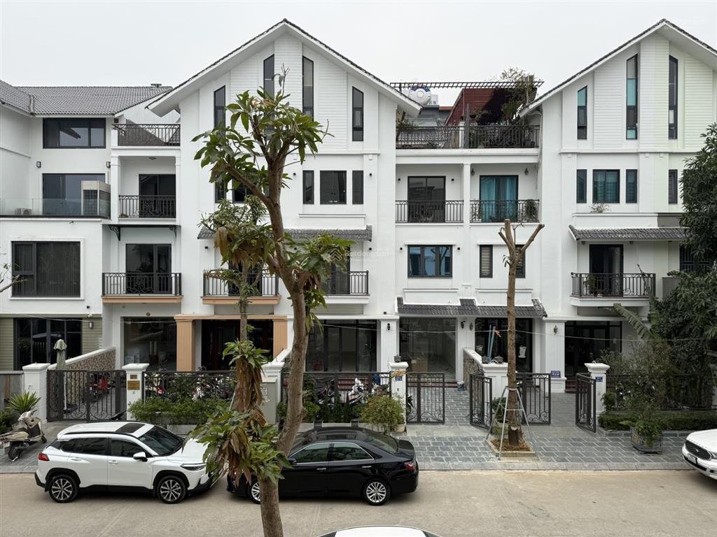Hơn 3 chục tỷ. bán gấp liền kề c24ô22 khu c geleximco 200m mt8m hoàn thiện, đang cho thuê 50tr/th