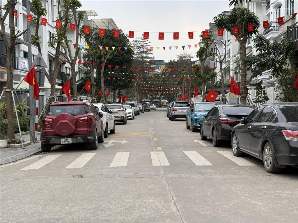 Hơn 3 chục tỷ. bán gấp liền kề c24ô22 khu c geleximco 200m mt8m hoàn thiện, đang cho thuê 50tr/th