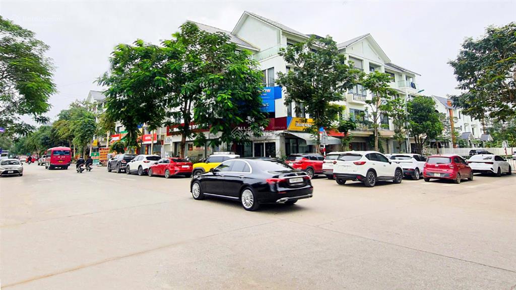 24 tỷ chút, rẻ hơn căn khác 4 tỷ. bán gấp liền kề geleximco hà đông. dt 95m. trục kd vip nhất khu c