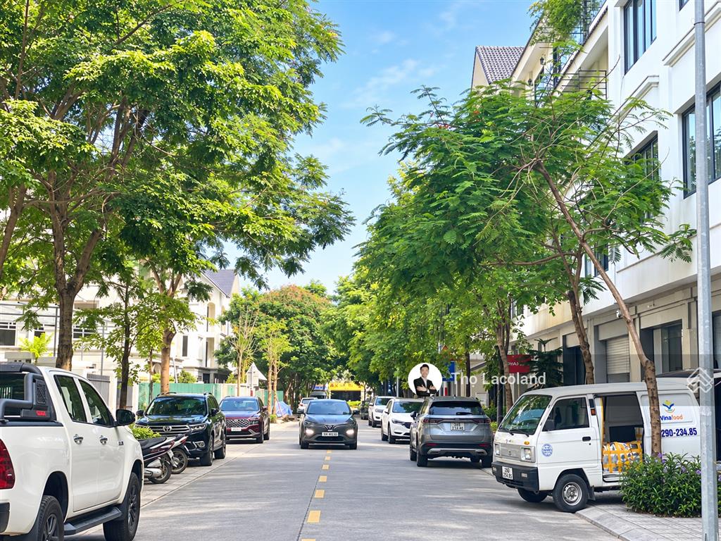 16 tỷ chút, còn thương lượng. bán gấp nhà lk khu c geleximco cạnh aeon dt 80m, nhà đang cho thuê
