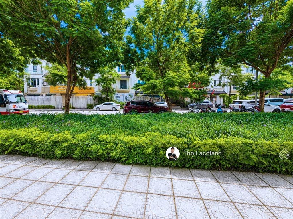 Bán nhà vườn khu c geleximco dt 160m mặt tiền 8m mặt vườn hoa, nhà đang cho thuê, giá 26 tỷ