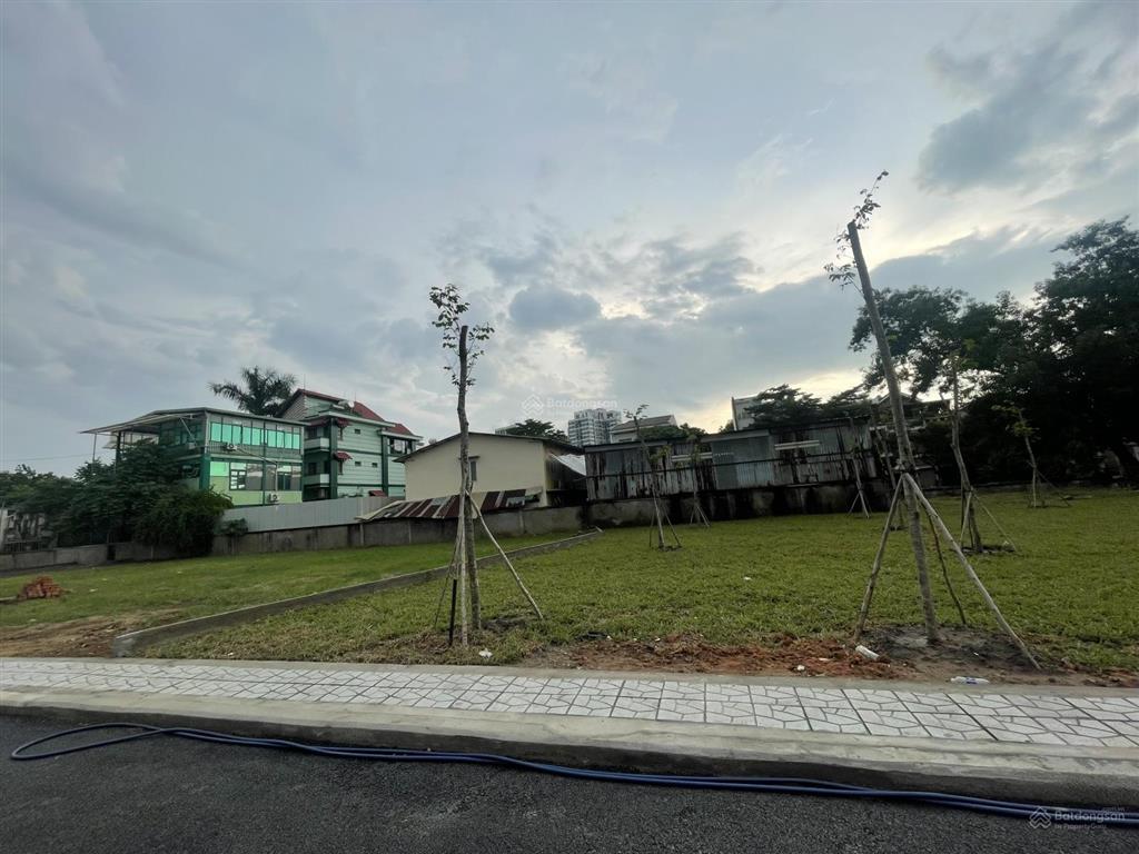 Bán đất quận 2 ngay mặt tiền sông, đối diện palm city gần ga metro giá tốt