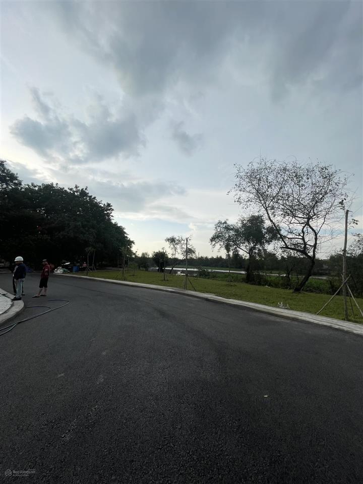 Bán đất quận 2 ngay mặt tiền sông, đối diện palm city gần ga metro giá tốt