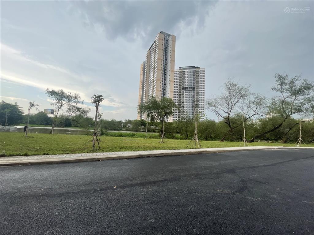 Bán đất quận 2 ngay mặt tiền sông, đối diện palm city gần ga metro giá tốt