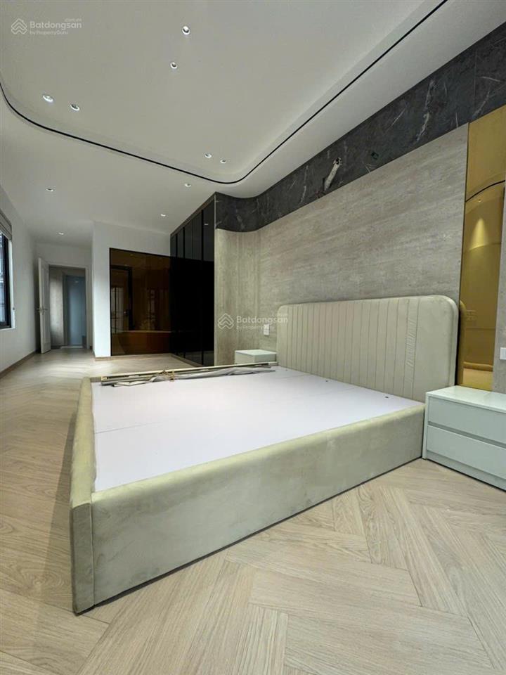 Nhà hoàng liệt50m2 x5t, ngõ oto tránh, thông,xây mới,thang máy,giá 13.5 tỷ