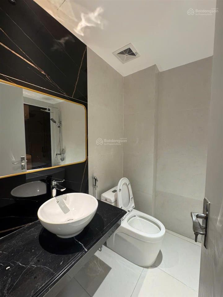 Nhà hoàng liệt50m2 x5t, ngõ oto tránh, thông,xây mới,thang máy,giá 13.5 tỷ