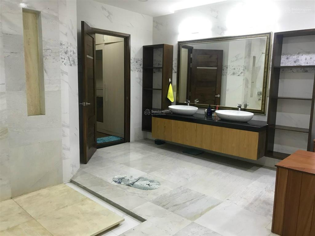 Tòa nhà mtnb bàu cát 5 tầng ốp kính ngang đẹp 6x18m thang máy đang cho thuê 40tr/th, 18,5 tỷ tl