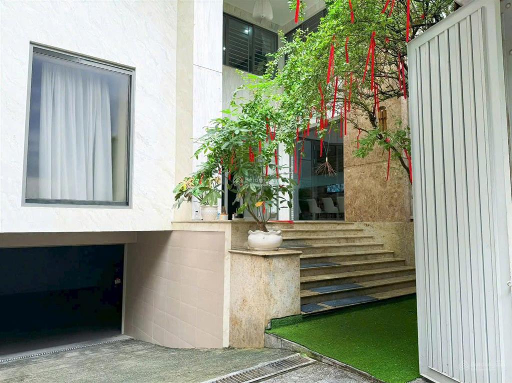 (ngộp bank)villa mtnb bàu cát 1 hầm 4 tầng ngang khủng 12,5mx17m mới xây 2024 chỉ 160tr/m2 35,8 tỷ