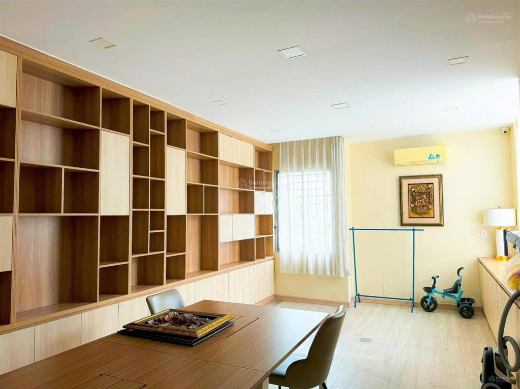 (ngộp bank)villa mtnb bàu cát 1 hầm 4 tầng ngang khủng 12,5mx17m mới xây 2024 chỉ 160tr/m2 35,8 tỷ