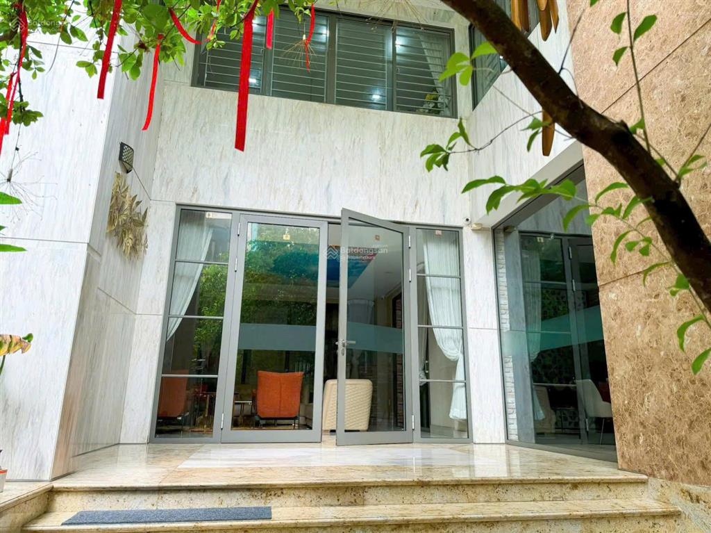 (ngộp bank)villa mtnb bàu cát 1 hầm 4 tầng ngang khủng 12,5mx17m mới xây 2024 chỉ 160tr/m2 35,8 tỷ