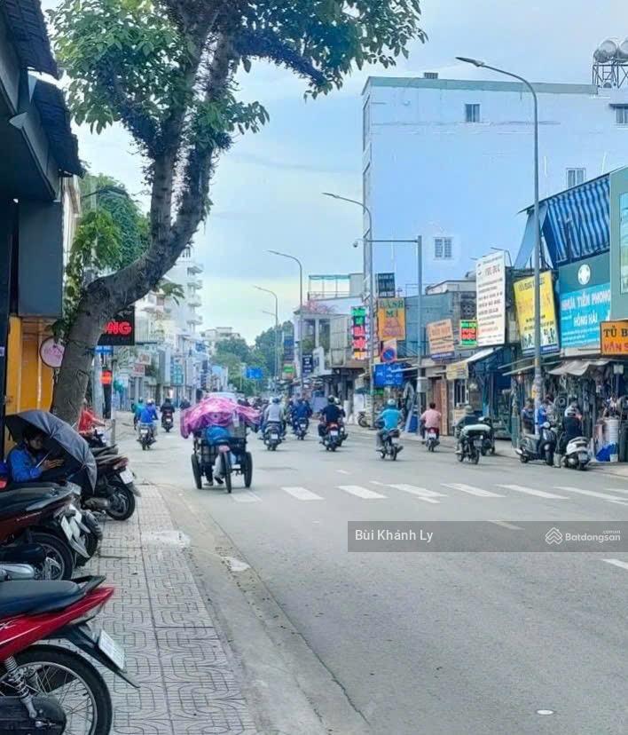 Bán nhà phú nhuận mặt tiền nguyễn kiệm 61m 4 tầng sân thượng 6pn