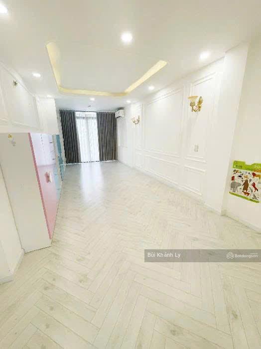 Bán nhà phú nhuận mặt tiền nguyễn kiệm 61m 4 tầng sân thượng 6pn