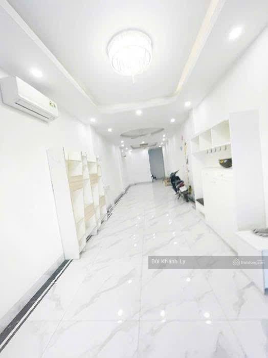 Bán nhà phú nhuận mặt tiền nguyễn kiệm 61m 4 tầng sân thượng 6pn