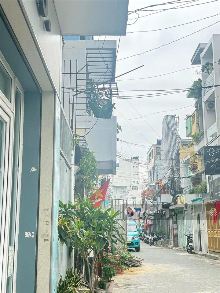 Phú nhuận hẻm xe hơi huỳnh văn bánh  lê văn sỹ bán đất tặng nhà 2 tần