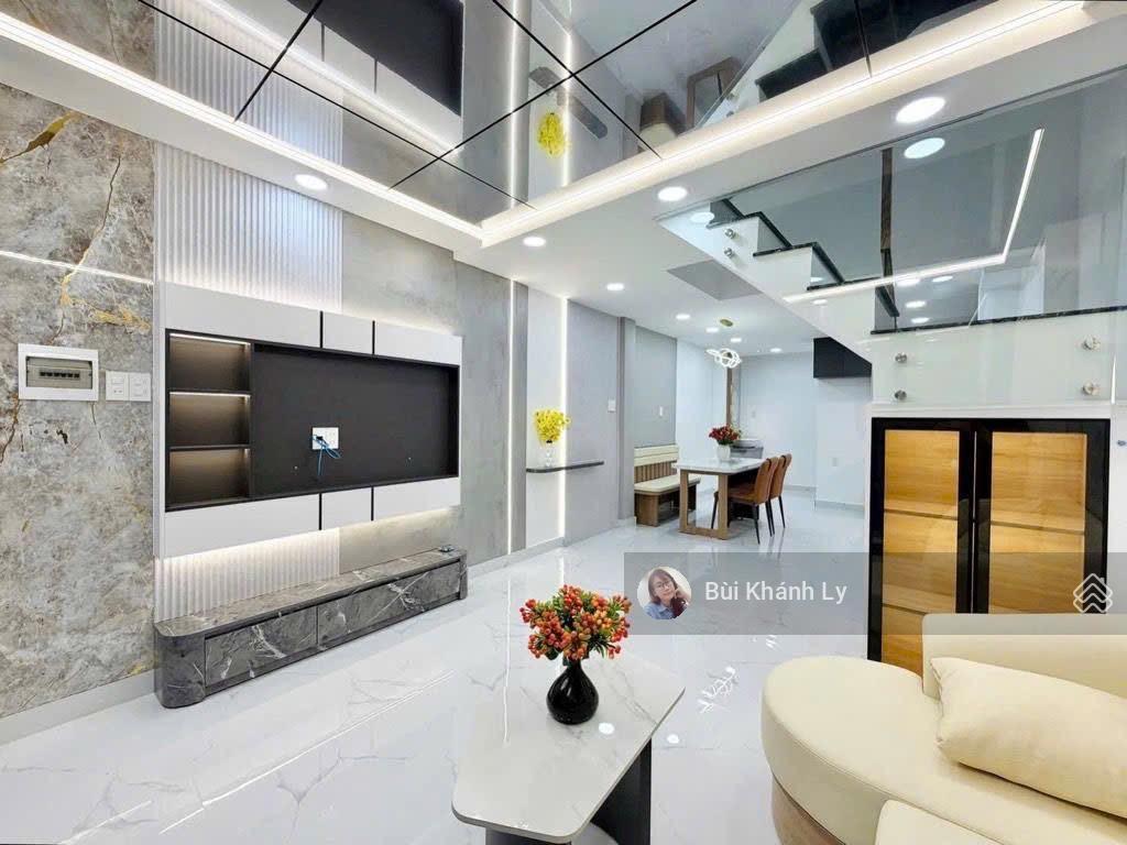 Phú nhuận
sát mặt tiền hoàng văn thụ  trần huy liệu 5 tầng 6 pn