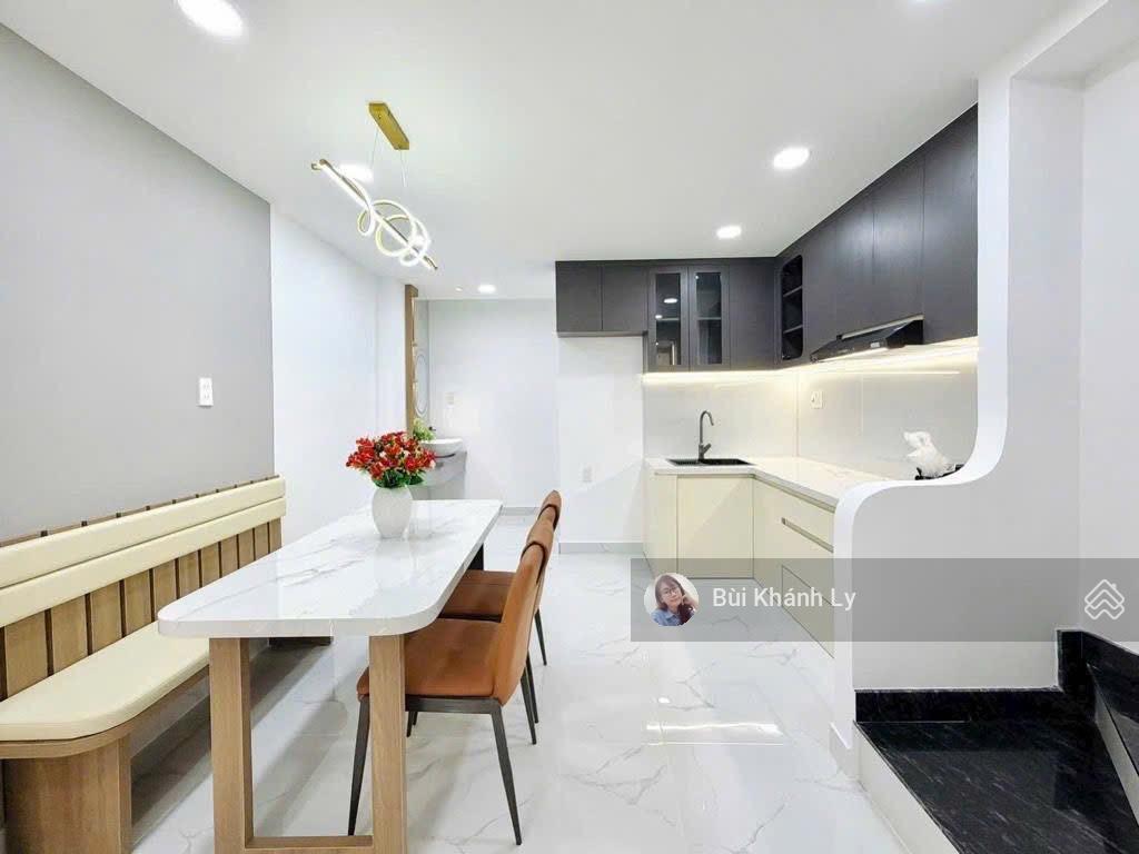 Phú nhuận
sát mặt tiền hoàng văn thụ  trần huy liệu 5 tầng 6 pn