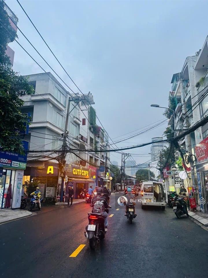 Toà nhà mặt tiền khu vip nguyễn cửu vân 6 tầng thang máy, dòng tiền 70tr/th