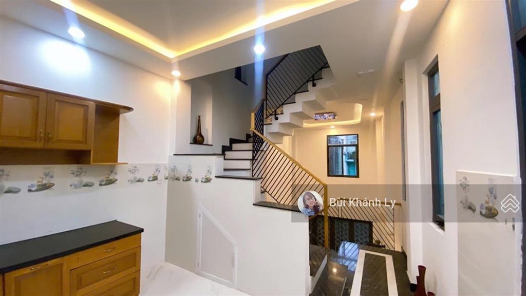 Nhà khu vip huỳnh văn bánh 5 tầng, xe hơi vào nhà, sát quận 3