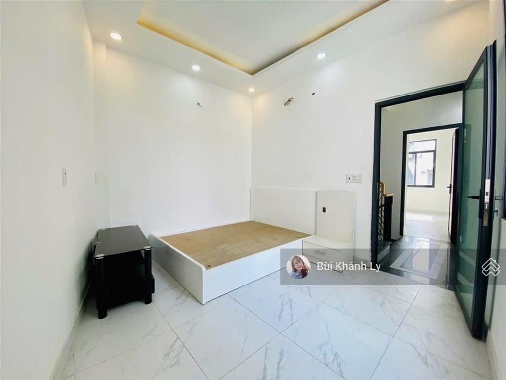 Nhà khu vip huỳnh văn bánh 5 tầng, xe hơi vào nhà, sát quận 3