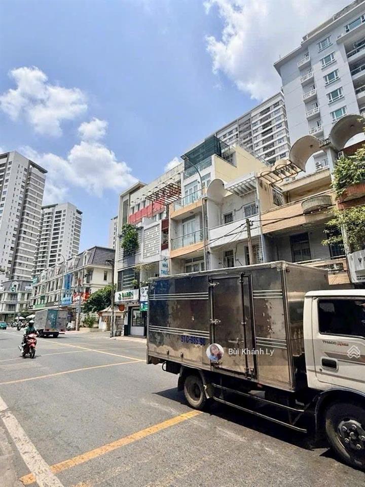 Mặt tiền kinh doanh phổ quang 70m, 3 tầng btct, khu văn phòng sân bay
