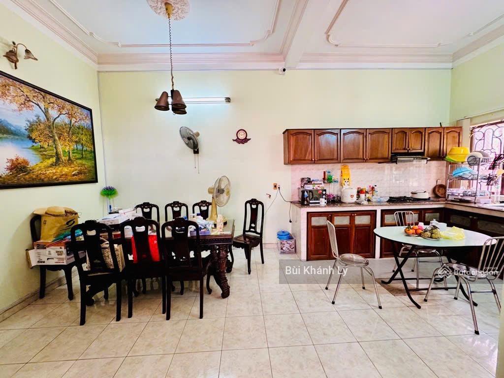 Tôi cần bán nhà mặt tiền 5,5m  dt 85m  5 tâng sân thượng  phan đăng lưu  thích quảng đức